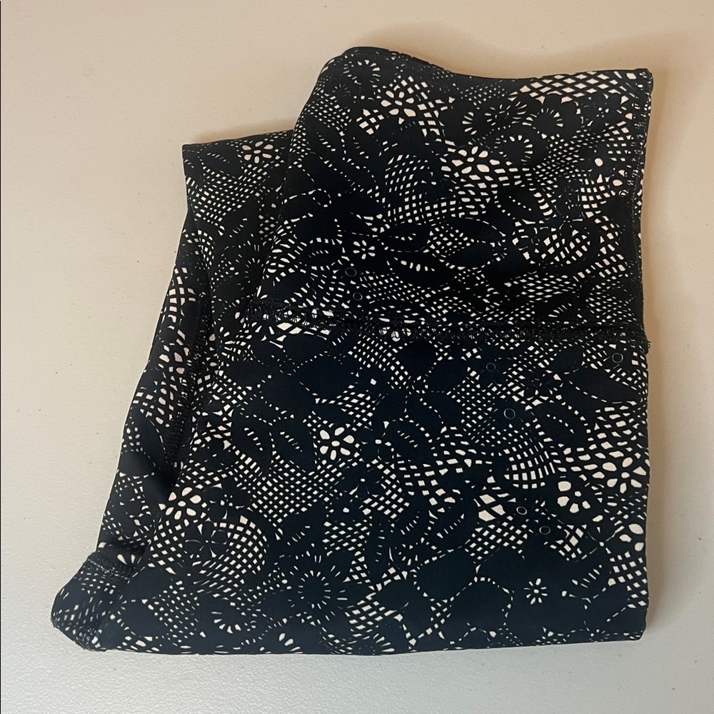 Beyond Yoga Lace Print Legging Black/Cream Size XS